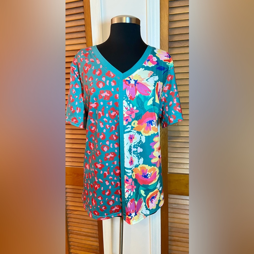 V-Neck Floral Polyester Short Sleeved Top XL NWOT